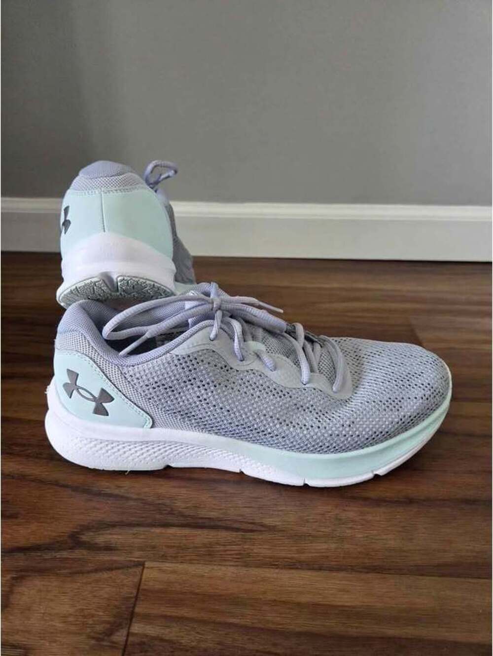 Women's Under Armor Shoes size 10 Gray Blue Like NEW